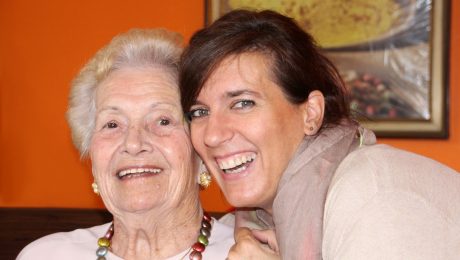 grandma-2637457_1920